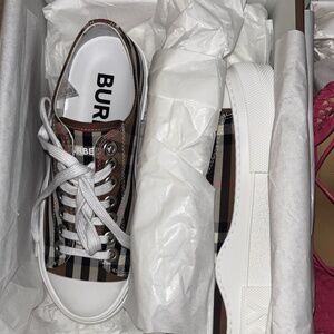Burberry shoes